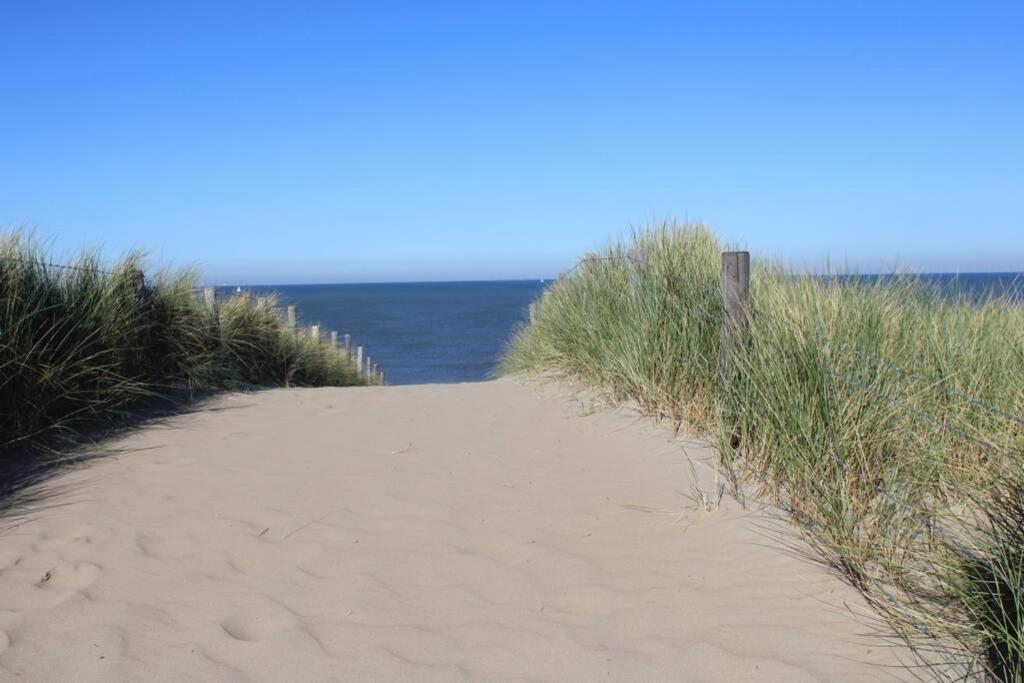 Schoon Sfeervol Souterrain Appartamento Katwijk aan Zee Esterno foto